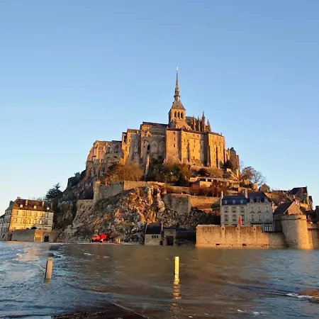 Le Jardin Des 2 Cèdres Couette-café *