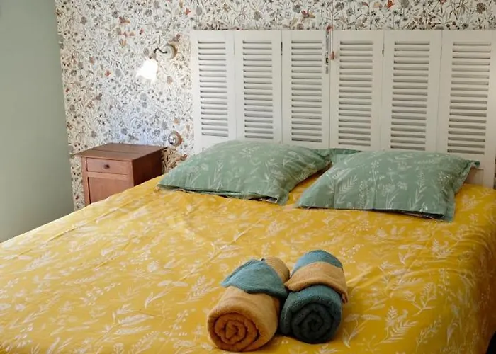 Le Jardin Des 2 Cedres Bed & Breakfast *